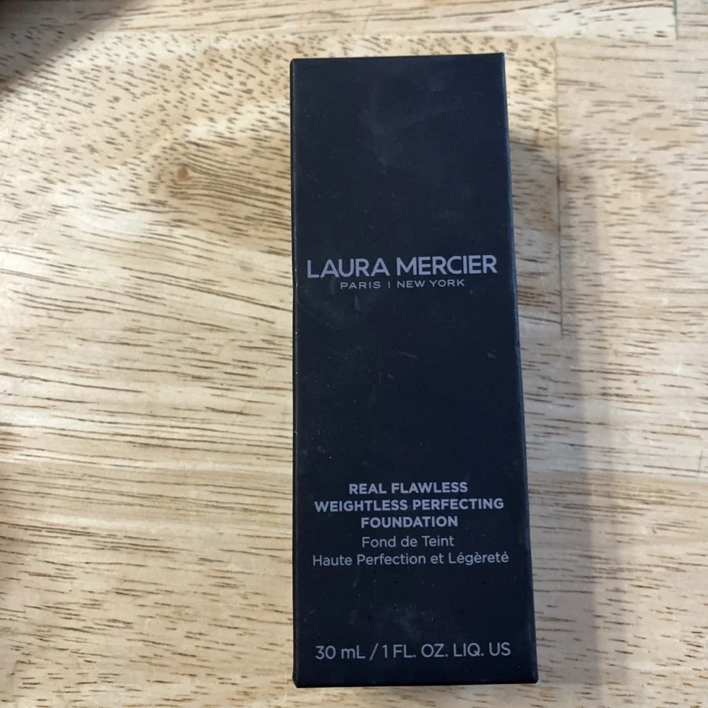 New Laura Mercier Real Flawless‎ Weightless Perfecting Foundation 6N1 Clove 1 oz